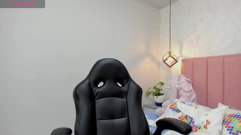 Snapshot of mayroberts chatting on 01-11-25, 12:18 MAY online show from 01-11-25, 12:18