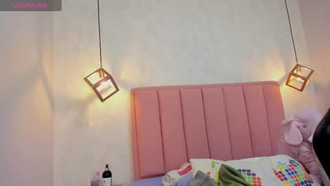 Snapshot of mayroberts chatting on 02-10-25, 12:18 MAY online show from 02-10-25, 12:18