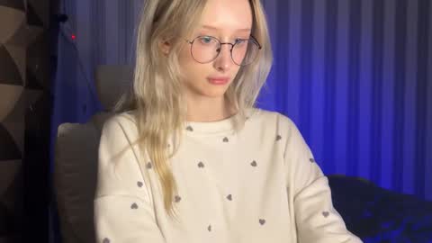 Snapshot of mayvi_cold chatting on 02-20-25, 09:09 mayvi_cold online show from 02-20-25, 09:09