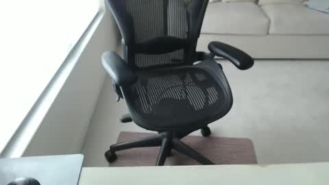 Snapshot of mbeastie chatting on 12-13-25, 07:53 Beastie online show from 12-13-25, 07:53