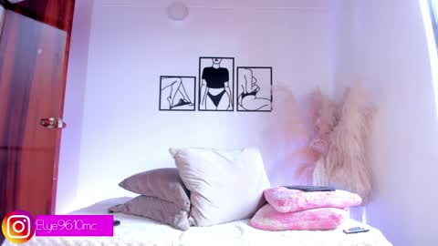 Ellie online show from 04-10-26, 07:07