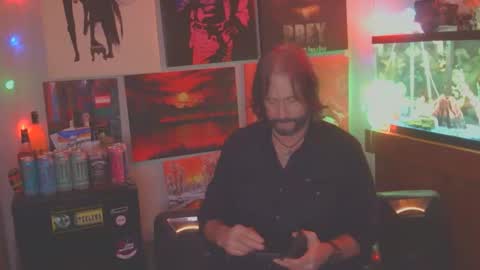 Snapshot of mdtpoker chatting on 02-13-26, 01:45 Poker online show from 02-13-26, 01:45