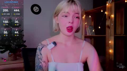 Snapshot of me1inmonro chatting on 12-17-25, 05:24 me1inmonro online show from 12-17-25, 05:24