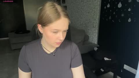 Snapshot of me_michelle chatting on 09-11-25, 01:39 Michelle online show from 09-11-25, 01:39