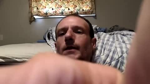 Snapshot of meanfinger chatting on 06-23-26, 09:02 Jizzy online show from 06-23-26, 09:02