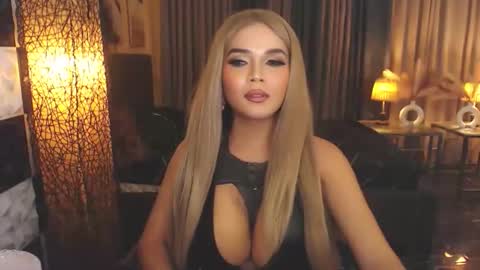 Snapshot of meatyhorsecocktrans chatting on 10-11-25, 04:05 meatyhorsecocktrans online show from 10-11-25, 04:05