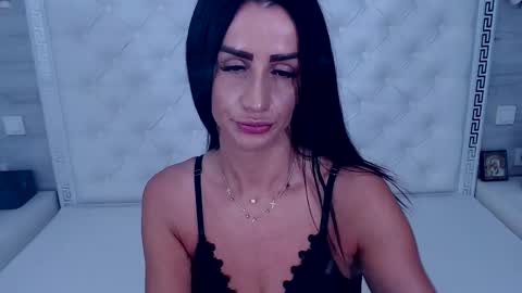 Snapshot of medeeabee chatting on 09-20-25, 05:08 Medeea Bee online show from 09-20-25, 05:08