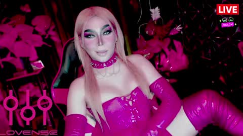 THE QUEEN ALPHA   Queen Medusa Prey online show from 03-27-26, 11:15