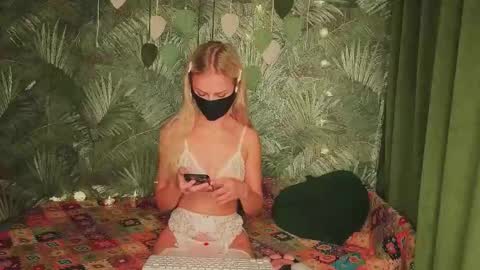 meeeewmeeeeow online show from 10-26-25, 09:31