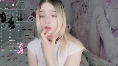 Snapshot of megan__ami chatting on 06-25-26, 01:15 Megan online show from 06-25-26, 01:15