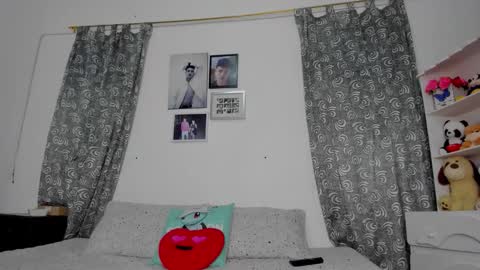 Snapshot of megan_and_clohe chatting on 01-06-26, 06:33 M E G A N online show from 01-06-26, 06:33