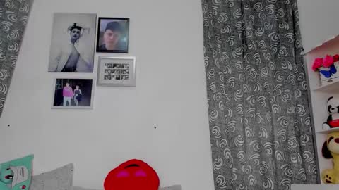 Snapshot of megan_and_clohe chatting on 01-11-26, 06:24 M E G A N online show from 01-11-26, 06:24