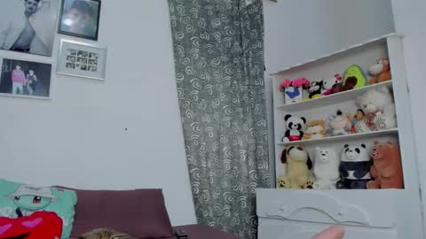 Snapshot of megan_and_clohe chatting on 02-07-26, 06:11 M E G A N online show from 02-07-26, 06:11