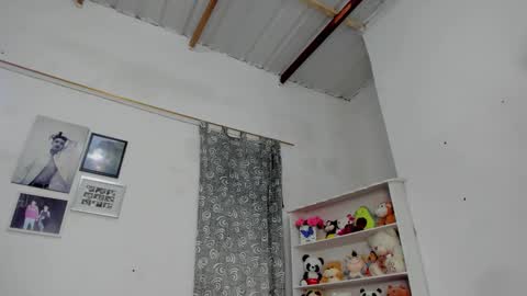 Snapshot of megan_and_clohe chatting on 02-16-26, 04:58 M E G A N online show from 02-16-26, 04:58