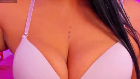 Snapshot of megan_bigboobs3 chatting on 11-17-25, 10:21 Megan online show from 11-17-25, 10:21