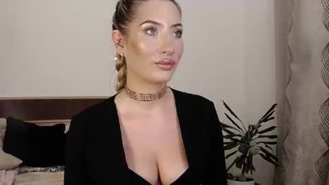 Megan Blazee  online show from 09-24-25, 07:06