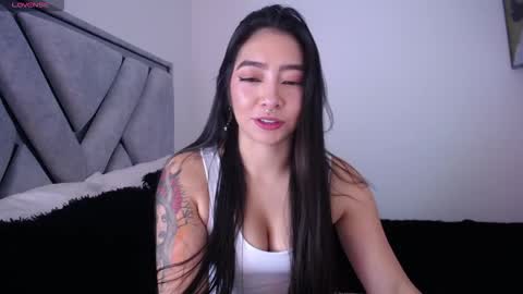 Snapshot of megan_bluee_ chatting on 09-17-25, 02:52 Megan Bluee online show from 09-17-25, 02:52