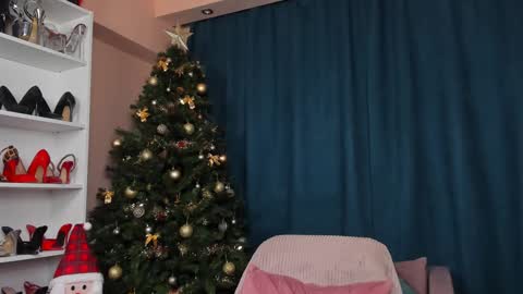 Snapshot of megan_devile chatting on 12-23-24, 06:55 Megan online show from 12-23-24, 06:55