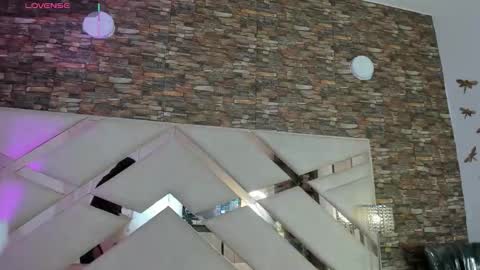 Snapshot of megan_devon chatting on 11-25-25, 11:21 online show from 11-25-25, 11:21