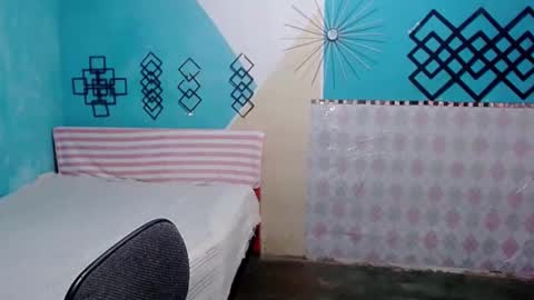 Snapshot of megan_little_ chatting on 02-24-25, 04:04 amanda online show from 02-24-25, 04:04