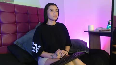 Snapshot of megan_lr chatting on 02-23-26, 01:30 Valentina online show from 02-23-26, 01:30