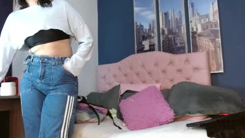 Snapshot of megan_lr chatting on 06-07-26, 01:43 Valentina online show from 06-07-26, 01:43