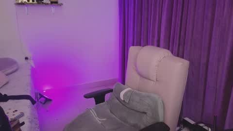 Snapshot of megan_ricci chatting on 01-14-25, 03:32                 Laura                 online show from 01-14-25, 03:32