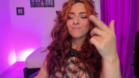 Snapshot of megan_ricci chatting on 02-05-25, 10:33                 Laura                 online show from 02-05-25, 10:33