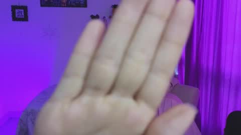 Snapshot of megan_ricci chatting on 03-02-25, 02:32                 Laura                 online show from 03-02-25, 02:32