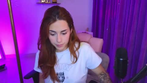 Snapshot of megan_ricci chatting on 11-30-25, 01:42 Laura online show from 11-30-25, 01:42