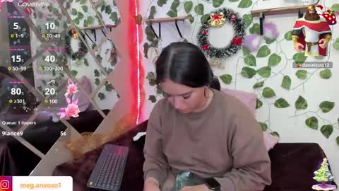 Snapshot of megan_xoxo1 chatting on 12-17-24, 05:26 Megan online show from 12-17-24, 05:26