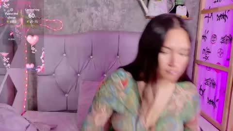Snapshot of megan_xoxo1 chatting on 10-17-25, 01:25 Megan online show from 10-17-25, 01:25