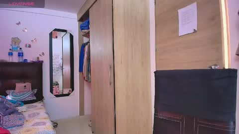 M E G A N   online show from 05-27-26, 08:50