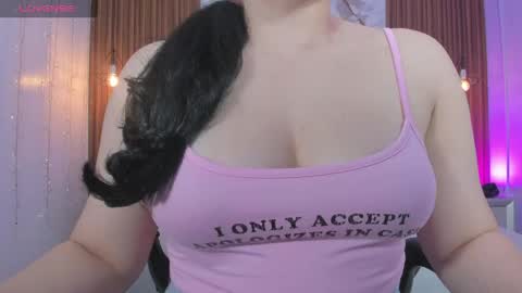 Snapshot of megancero chatting on 05-11-26, 12:33 Megan online show from 05-11-26, 12:33