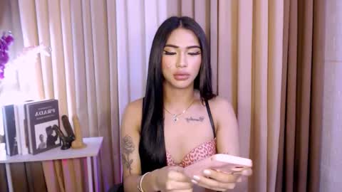 Snapshot of meganfoxx07 chatting on 11-13-25, 07:18 Megan online show from 11-13-25, 07:18