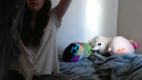 Megan online show from 10-17-25, 05:04