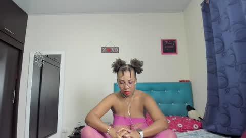Snapshot of meganhotxx2 chatting on 02-11-25, 02:46 megan online show from 02-11-25, 02:46