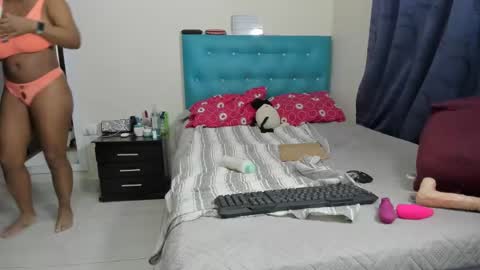 Snapshot of meganhotxx2 chatting on 03-11-25, 03:05 megan online show from 03-11-25, 03:05