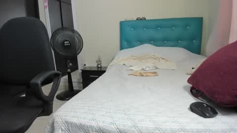 Snapshot of meganhotxx2 chatting on 09-19-25, 07:47 megan online show from 09-19-25, 07:47