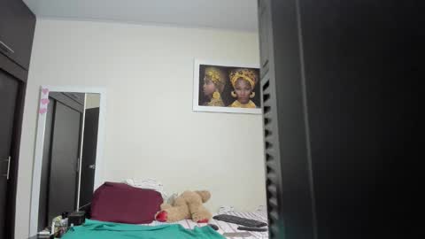 Snapshot of meganhotxx2 chatting on 06-06-26, 02:27 megan online show from 06-06-26, 02:27