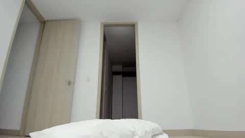 meganmir1 online show from 09-14-25, 04:00