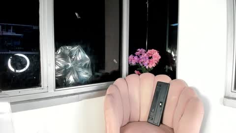 Snapshot of megann__sweet chatting on 01-11-25, 10:29 Mara online show from 01-11-25, 10:29