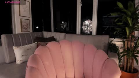 Snapshot of megann__sweet chatting on 02-19-25, 10:12 Mara online show from 02-19-25, 10:12