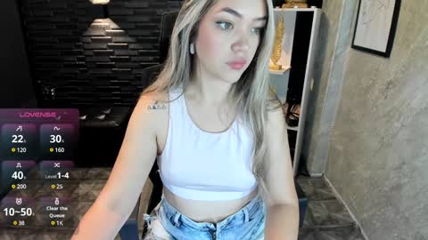 Snapshot of megann_hill chatting on 12-15-24, 11:55 Megan online show from 12-15-24, 11:55