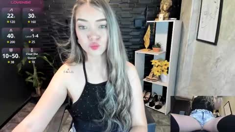 Snapshot of megann_hill chatting on 02-16-25, 02:21 Megan online show from 02-16-25, 02:21
