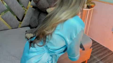 Snapshot of megann_hill chatting on 03-07-25, 02:23 Megan online show from 03-07-25, 02:23