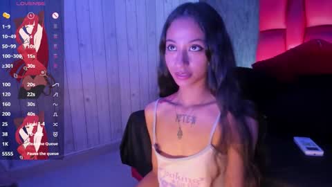 Snapshot of megannbabby chatting on 09-12-25, 12:11      online show from 09-12-25, 12:11