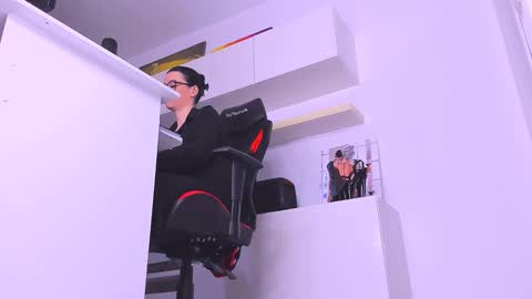 Megan online show from 12-21-24, 09:15