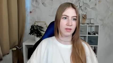 Snapshot of meganx_candy chatting on 04-28-26, 04:39 Megan online show from 04-28-26, 04:39