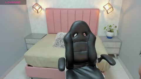 M E G A N  online show from 10-06-25, 12:46